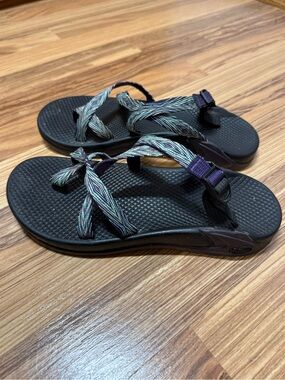 Chaco Black Sandal with Multicolor Straps, sz 8